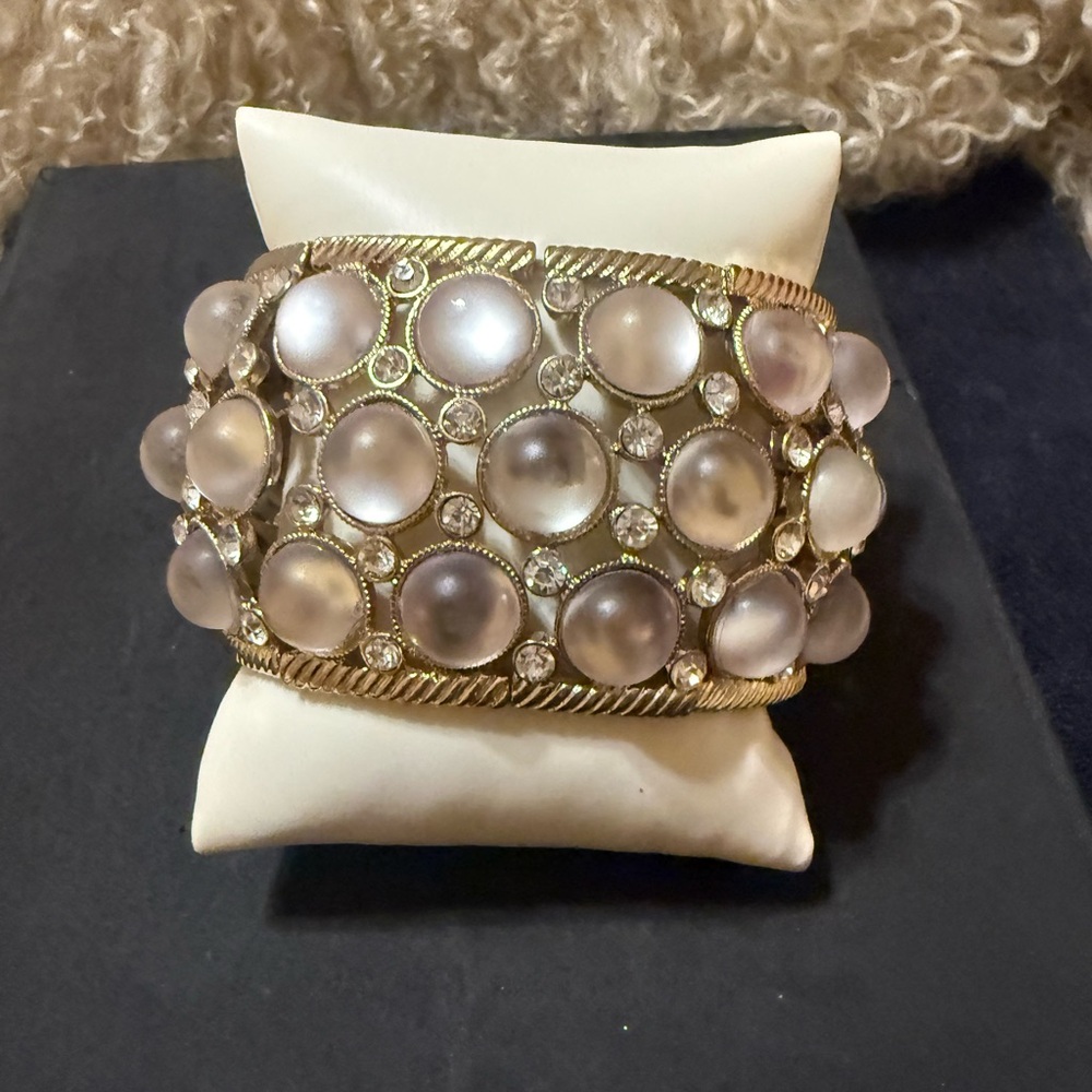 Elegant Gold and opalescent / Women's Bangle Bracelet